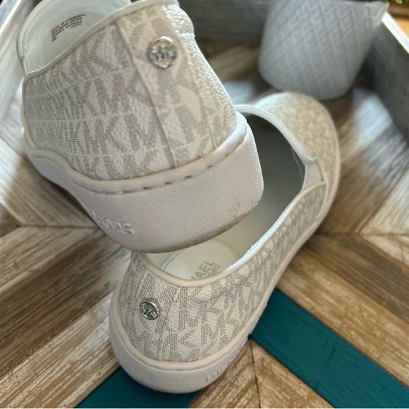 EUC w/Box Michael Kors Keaton white/silver slip ons - Picture 6 of 6